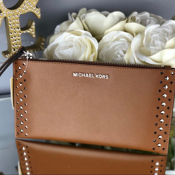 Michael Kors Handbags - Michael Kors Jet Set Travel Large Zip Clutch